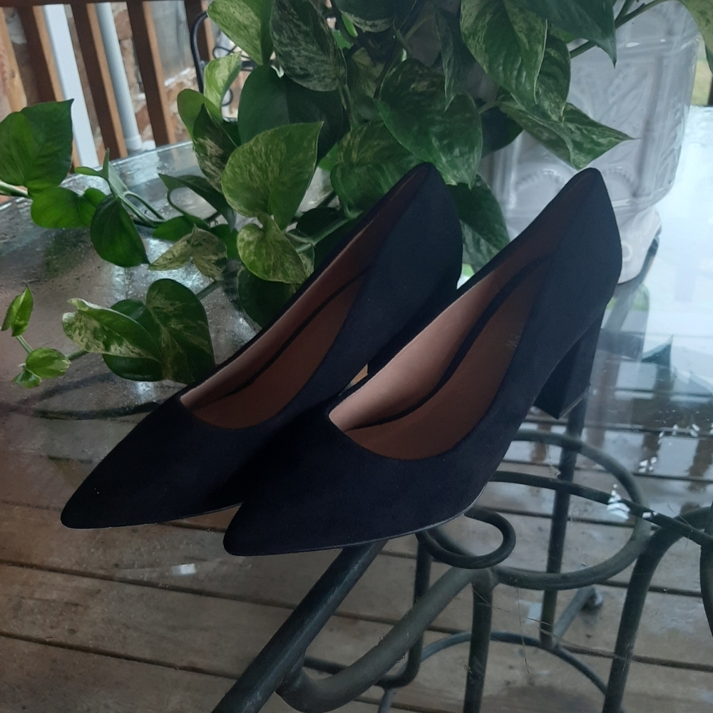 ModCloth Suede Heels - Picture 2 of 10